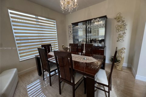 Casa en venta en Weston, Florida, 4 dormitorios, 231.51 m2 № 1998375 - foto 6