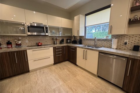 Casa en venta en Weston, Florida, 4 dormitorios, 231.51 m2 № 1998375 - foto 12