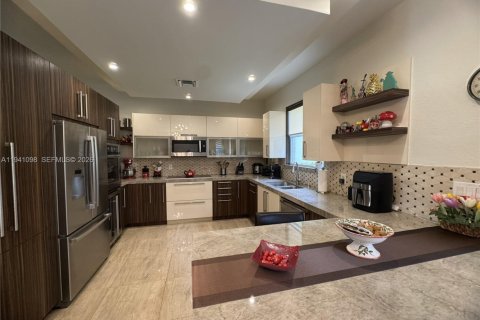 Casa en venta en Weston, Florida, 4 dormitorios, 231.51 m2 № 1998375 - foto 10