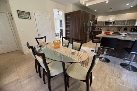 Casa en venta en Weston, Florida, 4 dormitorios, 231.51 m2 № 1998375 - foto 9