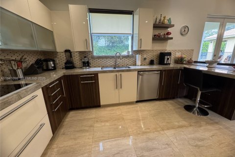 Casa en venta en Weston, Florida, 4 dormitorios, 231.51 m2 № 1998375 - foto 11