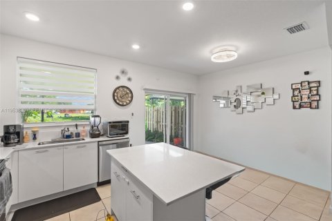 Купить таунхаус в Майами, Флорида 3 спальни, 123.37м2, № 2011981 - фото 13