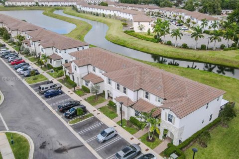 Купить таунхаус в Майами, Флорида 3 спальни, 123.37м2, № 2011981 - фото 4