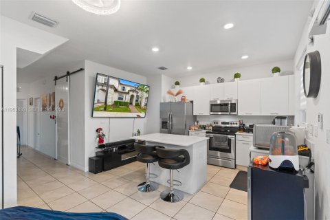 Купить таунхаус в Майами, Флорида 3 спальни, 123.37м2, № 2011981 - фото 11