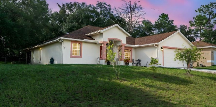 Villa ou maison à Citrus Springs, Floride 3 chambres, 161.19 m2 № 1899576