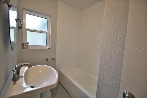 Villa ou maison à louer à Tampa, Floride: 4 chambres, 127.09 m2 № 2384300 - photo 14