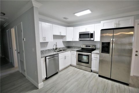 Villa ou maison à louer à Tampa, Floride: 4 chambres, 127.09 m2 № 2384300 - photo 2