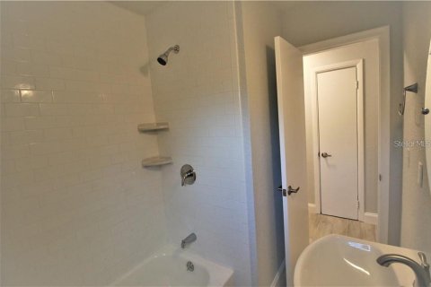 Villa ou maison à louer à Tampa, Floride: 4 chambres, 127.09 m2 № 2384300 - photo 13