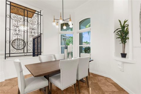 House in Tampa, Florida 5 bedrooms, 316.7 sq.m. № 1847026 - photo 10