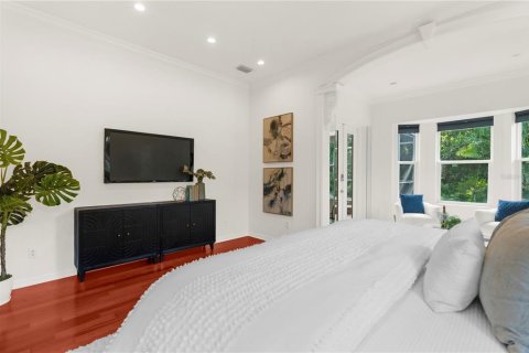 House in Tampa, Florida 5 bedrooms, 316.7 sq.m. № 1847026 - photo 15