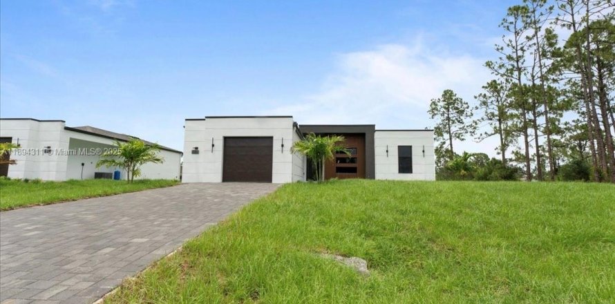 Villa ou maison à Lehigh Acres, Floride 3 chambres, 120.03 m2 № 1950198