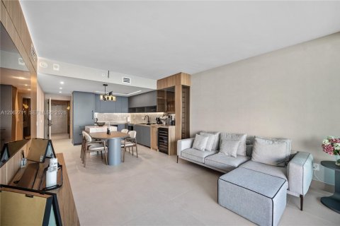 Condo in Miami, Florida, 2 bedrooms № 2254847 - photo 13