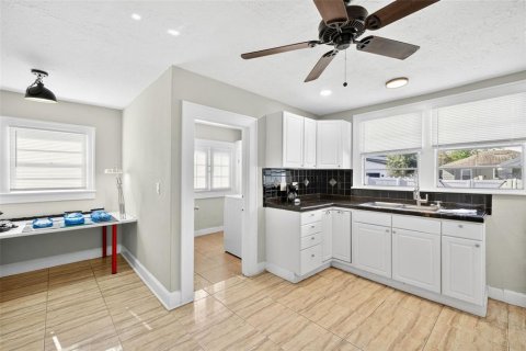 Casa en venta en Saint Petersburg, Florida, 3 dormitorios, 167.22 m2 № 1810848 - foto 14