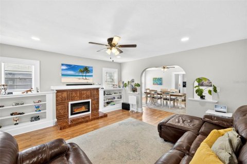 Casa en venta en Saint Petersburg, Florida, 3 dormitorios, 167.22 m2 № 1810848 - foto 5