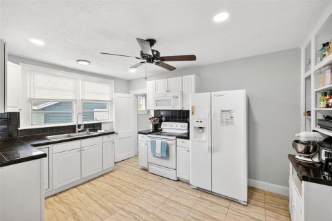Casa en venta en Saint Petersburg, Florida, 3 dormitorios, 167.22 m2 № 1810848 - foto 15