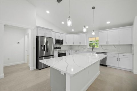 House in Dunnellon, Florida 4 bedrooms, 186.83 sq.m. № 1733354 - photo 13