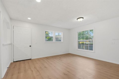 Villa ou maison à vendre à Sanford, Floride: 4 chambres, 130.81 m2 № 2211216 - photo 5