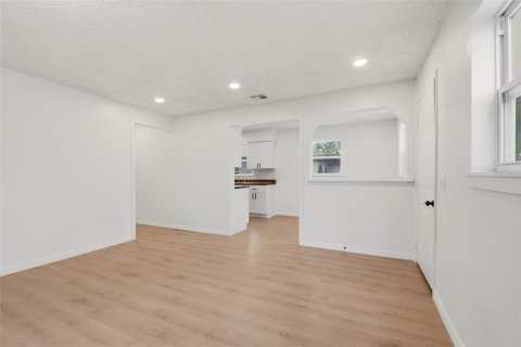 Villa ou maison à vendre à Sanford, Floride: 4 chambres, 130.81 m2 № 2211216 - photo 8