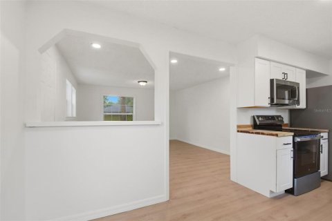 Villa ou maison à vendre à Sanford, Floride: 4 chambres, 130.81 m2 № 2211216 - photo 11
