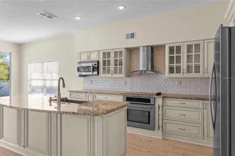 House in Orlando, Florida 5 bedrooms, 309.92 sq.m. № 1326740 - photo 14