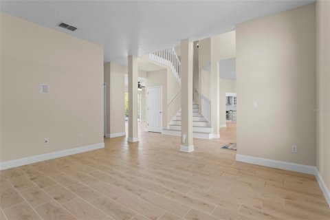 House in Orlando, Florida 5 bedrooms, 309.92 sq.m. № 1326740 - photo 7