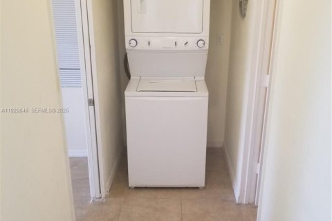 Снять в аренду виллу или дом в Норт-Майами, Флорида 3 спальни, 109.62м2, № 1988825 - фото 21