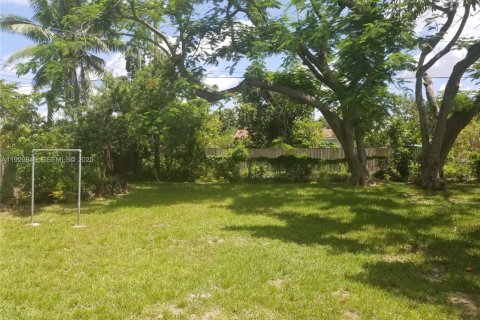 Снять в аренду виллу или дом в Норт-Майами, Флорида 3 спальни, 109.62м2, № 1988825 - фото 24