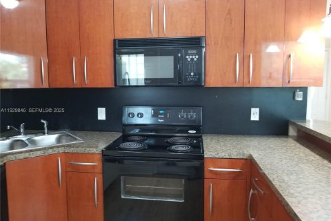 Снять в аренду виллу или дом в Норт-Майами, Флорида 3 спальни, 109.62м2, № 1988825 - фото 10