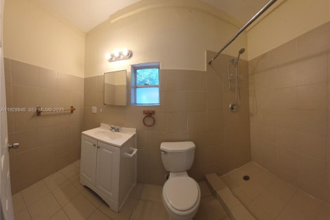 Снять в аренду виллу или дом в Норт-Майами, Флорида 3 спальни, 109.62м2, № 1988825 - фото 20