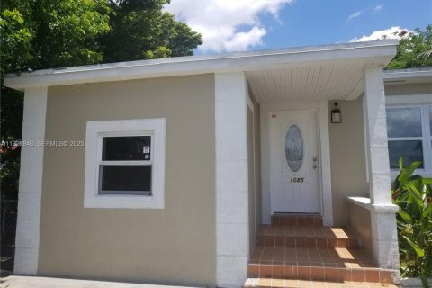 Снять в аренду виллу или дом в Норт-Майами, Флорида 3 спальни, 109.62м2, № 1988825 - фото 3