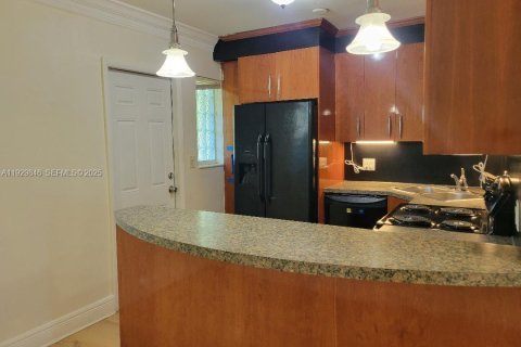 Снять в аренду виллу или дом в Норт-Майами, Флорида 3 спальни, 109.62м2, № 1988825 - фото 8