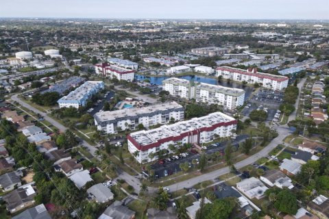 Condo in Lauderhill, Florida, 1 bedroom  № 2245672 - photo 29