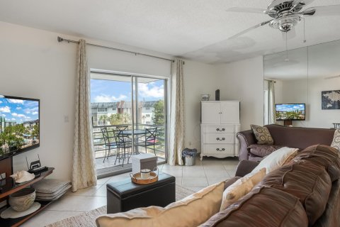 Condo in Lauderhill, Florida, 1 bedroom  № 2245672 - photo 4