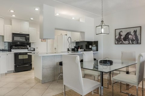 Condo in Lauderhill, Florida, 1 bedroom  № 2245672 - photo 12