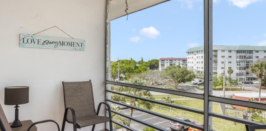 Condo in Lauderhill, Florida, 1 bedroom  № 2245672