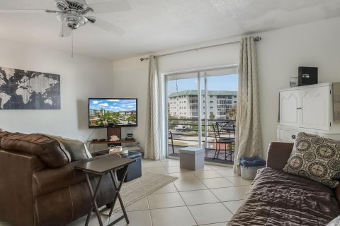 Condo in Lauderhill, Florida, 1 bedroom  № 2245672 - photo 14