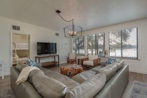 House in Silver Springs Shores, Florida 3 bedrooms, 174.66 sq.m. № 2396242 - photo 16