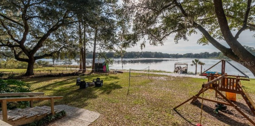 House in Silver Springs Shores, Florida 3 bedrooms, 174.66 sq.m. № 2396242