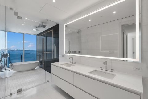 Condo in Miami, Florida, 3 bedrooms  № 1703930 - photo 11