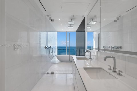 Condo in Miami, Florida, 3 bedrooms  № 1703930 - photo 26