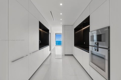 Condo in Miami, Florida, 3 bedrooms  № 1703930 - photo 13