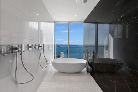 Condo in Miami, Florida, 3 bedrooms  № 1703930 - photo 10