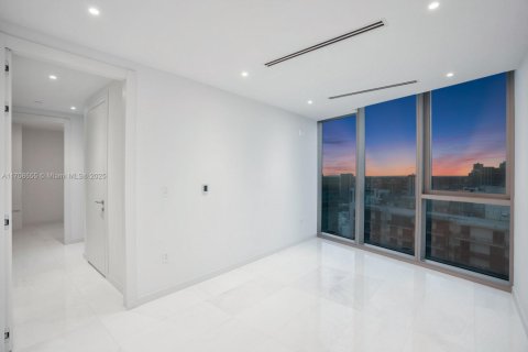 Condo in Miami, Florida, 3 bedrooms  № 1703930 - photo 8