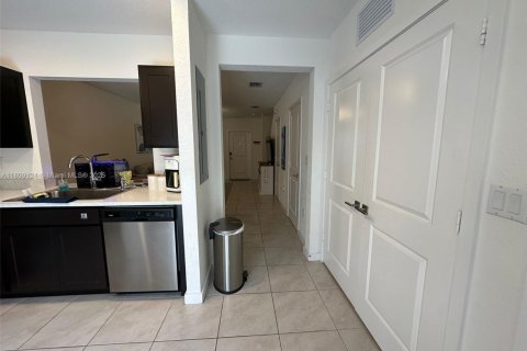 Townhouse in Florida City, Florida 2 bedrooms, 112.23 sq.m. № 1749934 - photo 17