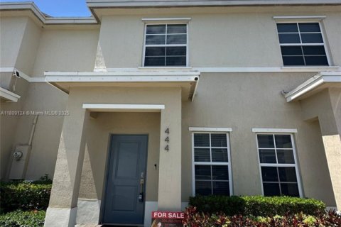 Townhouse in Florida City, Florida 2 bedrooms, 112.23 sq.m. № 1749934 - photo 3