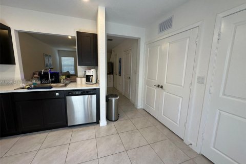 Townhouse in Florida City, Florida 2 bedrooms, 112.23 sq.m. № 1749934 - photo 18