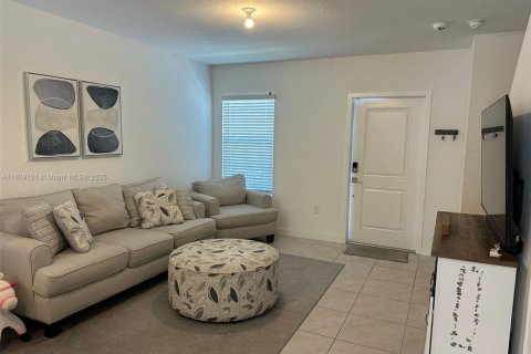 Townhouse in Florida City, Florida 2 bedrooms, 112.23 sq.m. № 1749934 - photo 7