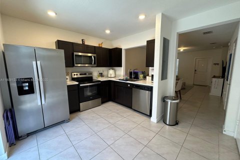 Townhouse in Florida City, Florida 2 bedrooms, 112.23 sq.m. № 1749934 - photo 20