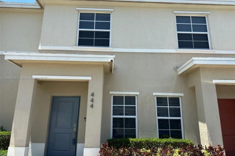 Townhouse in Florida City, Florida 2 bedrooms, 112.23 sq.m. № 1749934 - photo 2