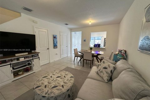 Townhouse in Florida City, Florida 2 bedrooms, 112.23 sq.m. № 1749934 - photo 12